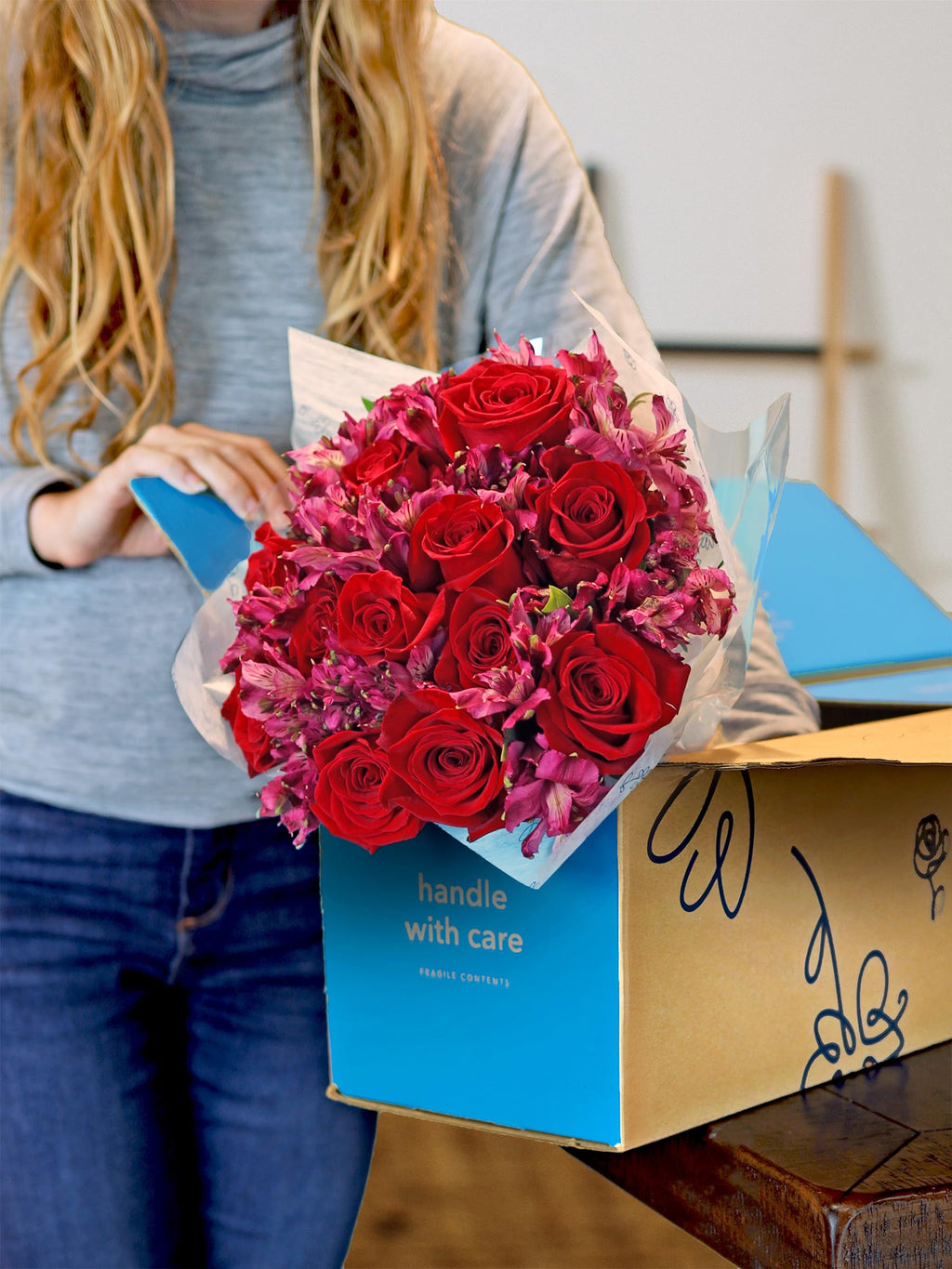 Benchmark Bouquets - Charming Roses & Alstroemeria (Glass Vase Included) - Fresh Flowers for Delivery - Gift for Graduation, Birthday, Anniversary, Sympathy, Get Well, Congratulations