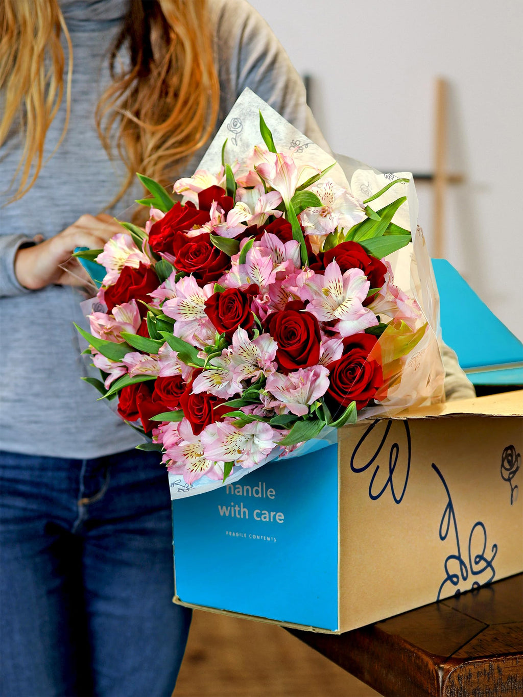 Benchmark Bouquets - Charming Roses & Alstroemeria (Glass Vase Included) - Fresh Flowers for Delivery - Gift for Graduation, Birthday, Anniversary, Sympathy, Get Well, Congratulations